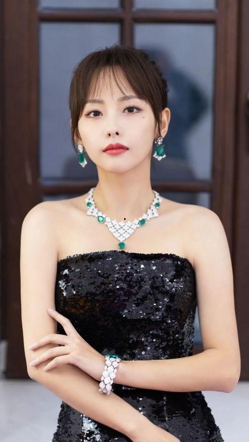 明星网红张嘉倪图片,光影交织下的网红明星风采