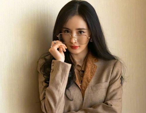 想做明星网红的女朋友,她与明星网红之路的逐梦之旅