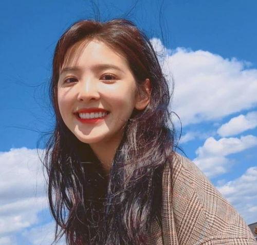 网红成为顶流明星网恋,网恋助力网络明星崛起之路