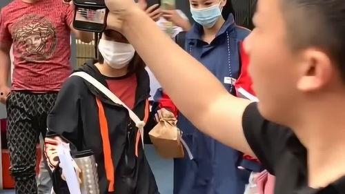 粉丝偶遇明星网红是谁,揭秘网红明星的神秘邂逅